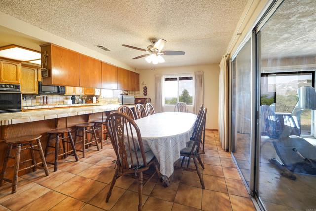 1250 E Old Julian Highway, Ramona CA: https://media.crmls.org/mediaz/87a06b23-5690-4068-bd70-3e34fd857af9.jpg