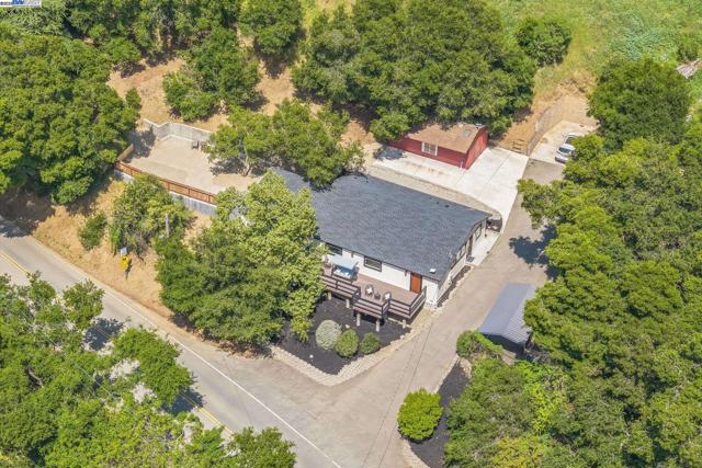 18698 Cull Canyon Rd, Castro Valley CA: https://media.crmls.org/mediaz/87a1346e-e842-49eb-8800-2441fb0dba77.jpg
