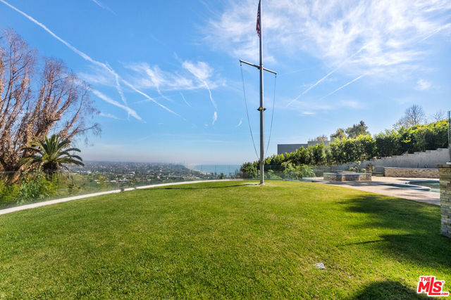 770 Paseo Miramar, Pacific Palisades CA: https://media.crmls.org/mediaz/87a157b6-3f1e-42b6-a7ac-dbacd4344232.jpg