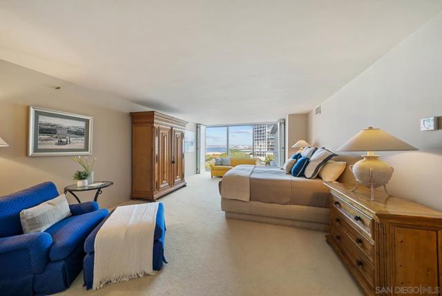 1780 Avenida Del Mundo, Coronado CA: https://media.crmls.org/mediaz/87a24c53-f148-48ef-97e6-ef3a1bf015b2.jpg