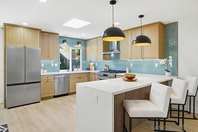 9555 Via Pereza, San Diego CA: https://media.crmls.org/mediaz/87a2ed06-5b27-493f-ab7a-742f61b34b0b.jpg