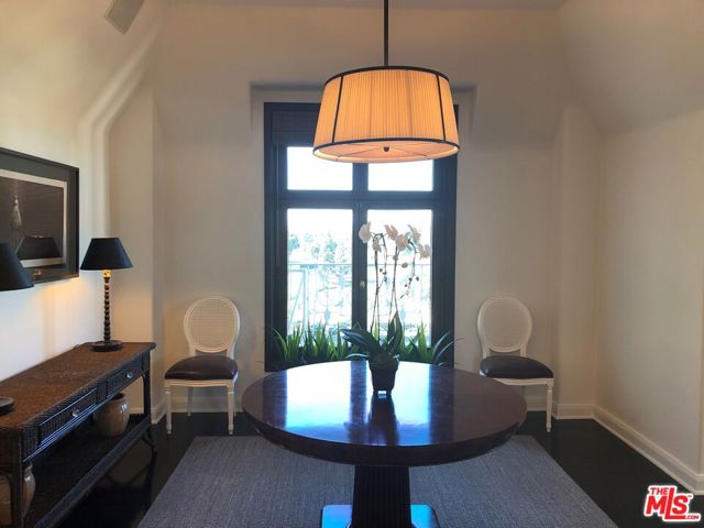 316 N Rossmore Avenue, Los Angeles CA: https://media.crmls.org/mediaz/87a3ea3b-96dd-4b20-9475-9d9634f9383a.jpg