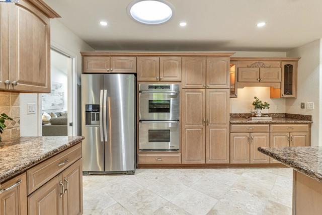 19052 Mount Lassen Drive, Castro Valley CA: https://media.crmls.org/mediaz/87a3fb40-9687-4c4e-9545-d2d64c88b6b0.jpg