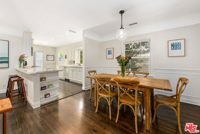 4223 Wilkinson Avenue, Studio City CA: https://media.crmls.org/mediaz/87a46b2d-240a-4a0a-bc61-2c45a267625b.jpg