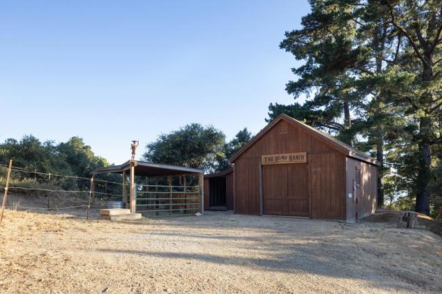 47600 Coast Ridge Road, Big Sur CA: https://media.crmls.org/mediaz/87a4a368-c36d-4e3e-a247-d844a126c31b.jpg