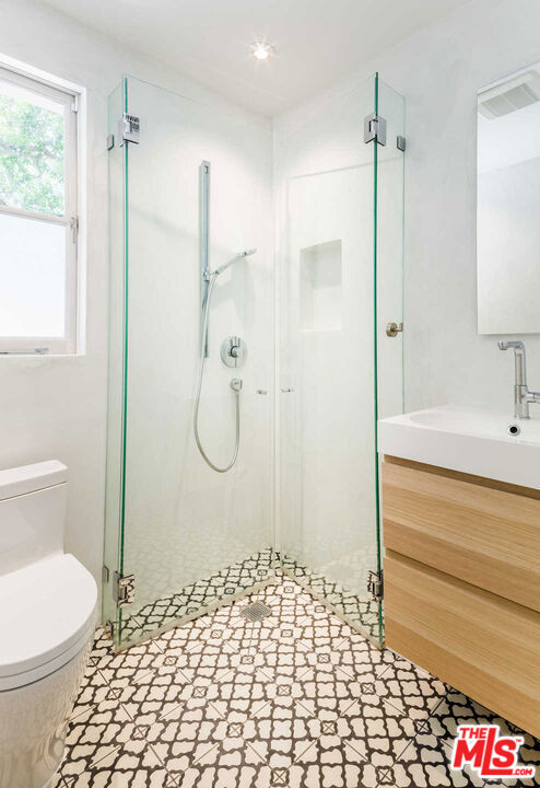 3279 LEDGEWOOD Drive, Los Angeles CA: https://media.crmls.org/mediaz/87a4be5b-5431-4b2c-991c-bc5c0a5eedfb.jpg