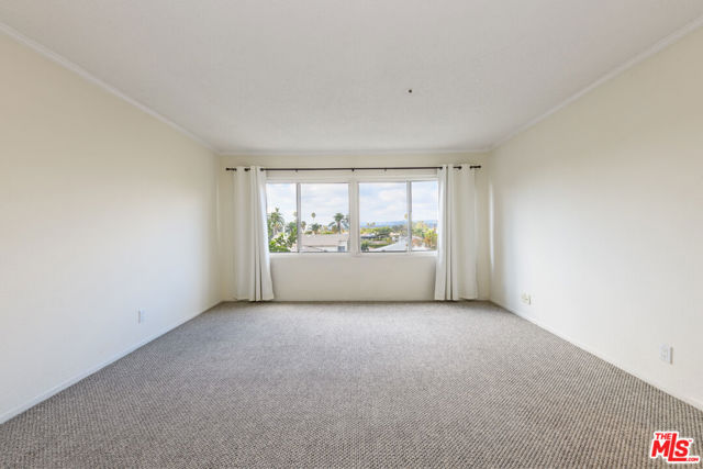 340 N Hayworth Avenue, Los Angeles CA: https://media.crmls.org/mediaz/87a53a47-309c-4214-931d-921fb276d6a3.jpg