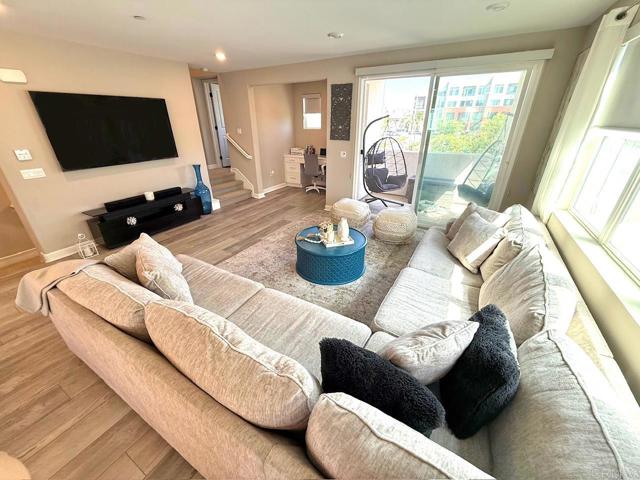Detail Gallery Image 5 of 31 For 1959 Minimalist Ln, Chula Vista,  CA 91915 - 4 Beds | 3/2 Baths