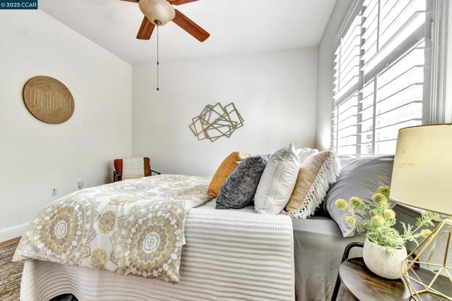 1033 LANTERN BAY, Hercules CA: https://media.crmls.org/mediaz/87a5f330-1042-4dca-9210-6d87a35b53d3.jpg