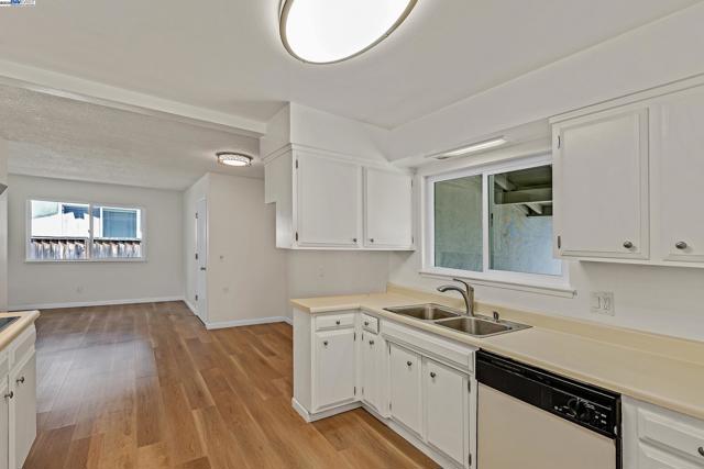 677 Wall St, Livermore CA: https://media.crmls.org/mediaz/87a626e3-e3ad-45bf-b564-b6ca20a226d0.jpg