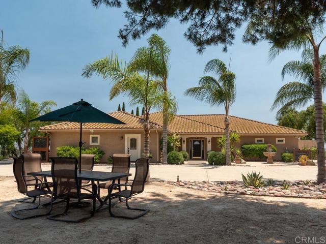 31755 Rancho Vista Road, Temecula CA: https://media.crmls.org/mediaz/87a63e01-6935-4088-9013-d3415ab90ea3.jpg
