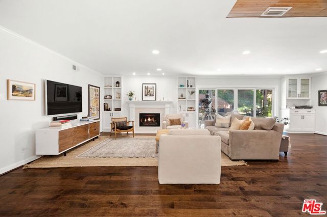 17403 BALLINGER Street photo 3