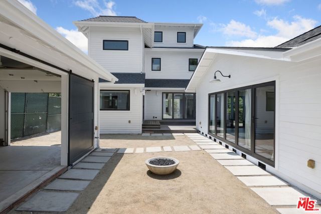 4525 Melbourne Avenue, Los Angeles CA: https://media.crmls.org/mediaz/87a74d7c-6ac3-49b6-9cff-d65cd58fc66e.jpg