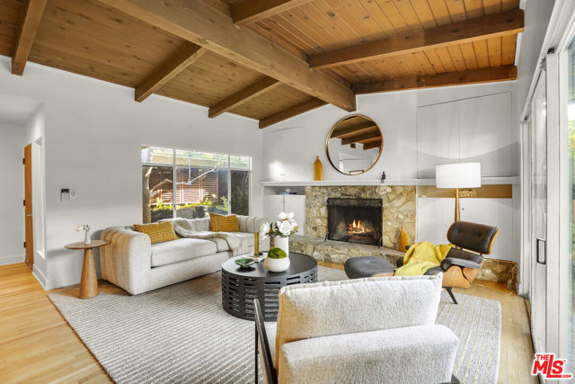 12815 Sarah Street, Studio City CA: https://media.crmls.org/mediaz/87a8575c-a9fb-4b73-8ae0-c00f5c293794.jpg