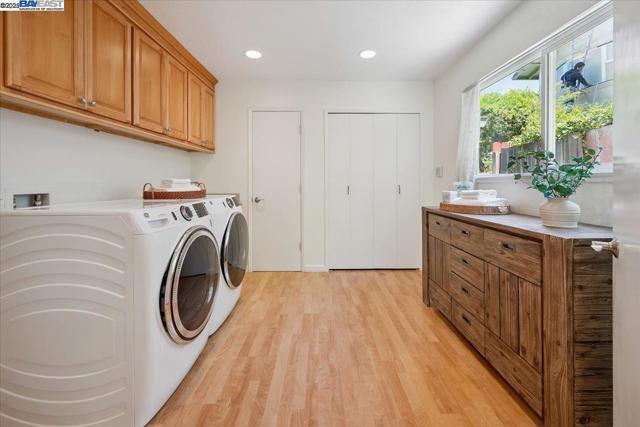 3457 Hackamore Dr, Hayward CA: https://media.crmls.org/mediaz/87a8dd38-5b6c-4cdc-a6c2-f237196d78fb.jpg