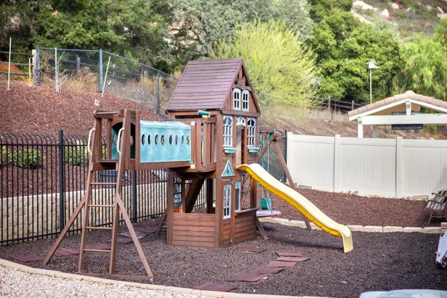 Detail Gallery Image 36 of 52 For 14128 Winged Foot Cir, Valley Center,  CA 92082 - 5 Beds | 4/1 Baths