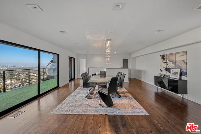 8514 Hillside Avenue, Los Angeles CA: https://media.crmls.org/mediaz/87a950d7-f538-408e-9d92-ec8080dd1423.jpg