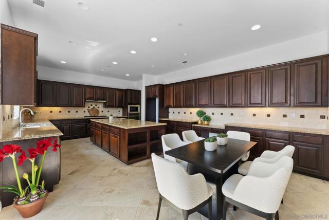 5527 Alexandrine Ct, Oceanside CA: https://media.crmls.org/mediaz/87a952cf-ad3c-4f8f-8fc1-93723311c7cb.jpg
