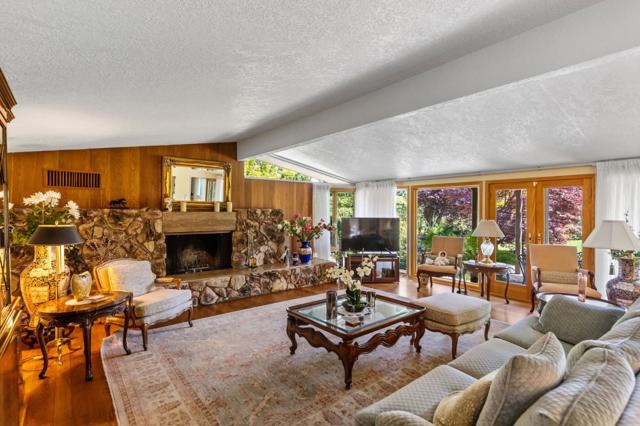 86 Belbrook Way, Atherton CA: https://media.crmls.org/mediaz/87a961f8-ccb4-417c-b377-991bd7675ee9.jpg