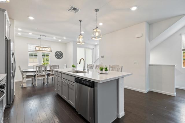 Image 15 of 58 For 16306 Ridgehaven Dr  Unit 104