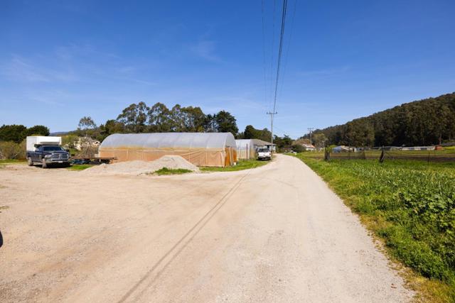 925 Miramontes Street, Half Moon Bay CA: https://media.crmls.org/mediaz/87aa985f-5e6e-4fda-aa20-f03a877b3839.jpg