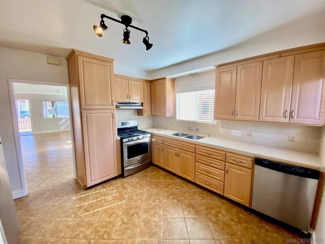 4830 4832 Utah St, San Diego CA: https://media.crmls.org/mediaz/87abbcd9-176c-494b-a3f0-37291a11aac3.jpg