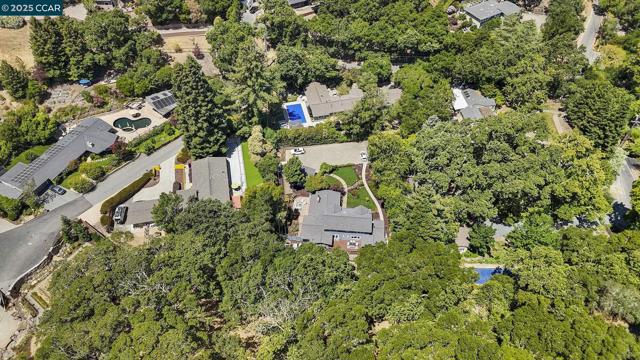 3475 Springhill Rd, Lafayette CA: https://media.crmls.org/mediaz/87ac051e-640c-4173-afa8-02985845328e.jpg
