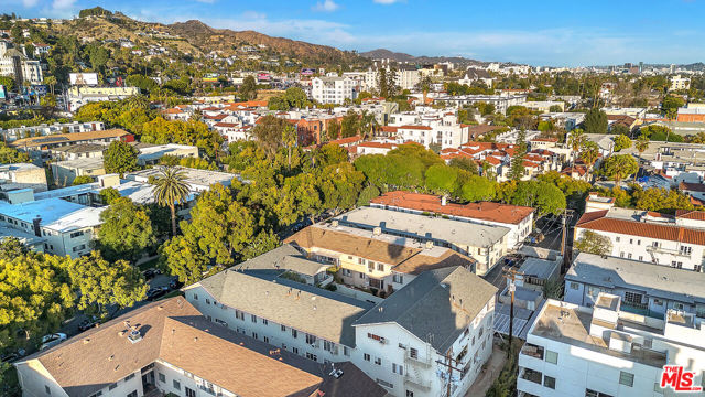 8218 De Longpre Avenue, West Hollywood CA: https://media.crmls.org/mediaz/87ac7dc2-75cd-433e-8b1b-3a16428e0eed.jpg