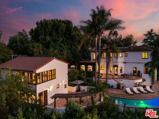 3527 Wonder View Drive, Los Angeles CA: https://media.crmls.org/mediaz/87aca88a-aec5-4155-897b-5b5b97dcec85.jpg