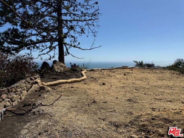20540 Pinnacle Way, Malibu CA: https://media.crmls.org/mediaz/87acd321-2d88-4936-87d2-58e03bada923.jpg