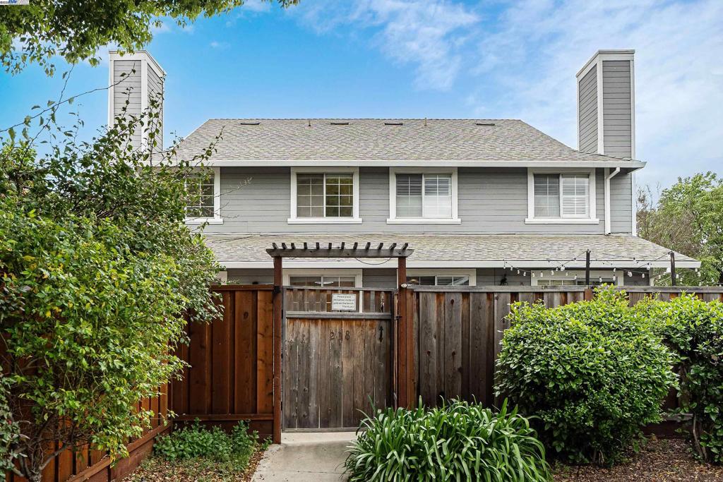 238 Mavis Dr