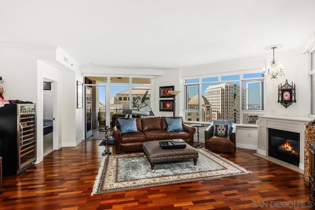 700 W Harbor Dr, San Diego CA: https://media.crmls.org/mediaz/87ae010d-501f-45fc-bd11-3ea978b6a5a7.jpg
