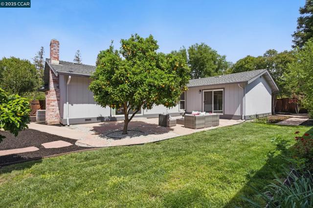17 Bliss Ct., Pleasant Hill CA: https://media.crmls.org/mediaz/87ae356a-3918-468a-8ffe-e93cfd180e31.jpg