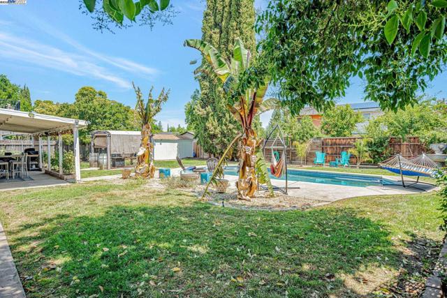 360 Calmace Dr, Dixon CA: https://media.crmls.org/mediaz/87af0fcc-a6a0-4e44-85af-cd7c0f22d36a.jpg