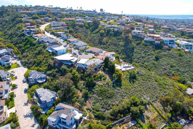 5995 La Jolla Corona Dr., La Jolla CA: https://media.crmls.org/mediaz/87afa1d7-1b26-4829-9727-9f546b058985.jpg