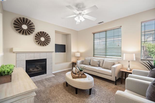181 Maidenhair St, Pittsburg CA: https://media.crmls.org/mediaz/87b07cf6-3c70-4fad-808a-a252ed387b2b.jpg