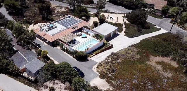 1047 Highland Dr, Del Mar CA: https://media.crmls.org/mediaz/87b08f3d-e91f-47fc-b14a-b2b87604b0ad.jpg