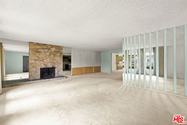 1379 Acapulco Avenue, Simi Valley CA: https://media.crmls.org/mediaz/87b19d47-7e14-4cf9-9056-779fd5eea681.jpg