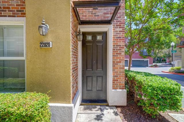 22820 Paseo Place, Hayward CA: https://media.crmls.org/mediaz/87b1dfd1-94ff-4f27-be20-55bf22997845.jpg