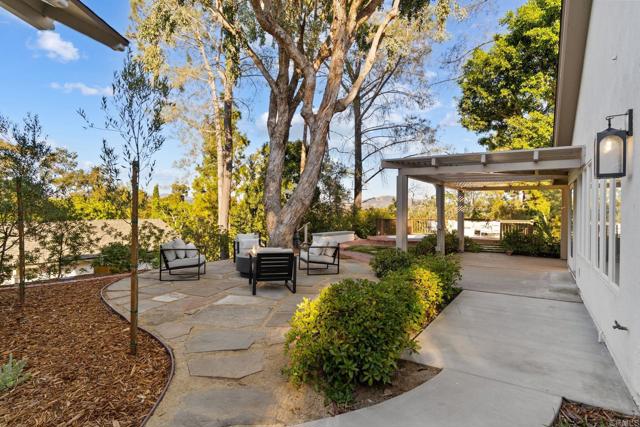 603 Sereno View Road, Encinitas CA: https://media.crmls.org/mediaz/87b27e7a-4e03-4bb8-ac20-5a4f36b14599.jpg