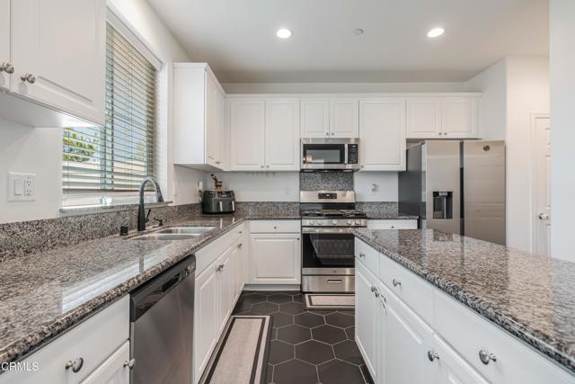 Detail Gallery Image 11 of 33 For 344 Campbell Ct, Santa Paula,  CA 93060 - 3 Beds | 2/1 Baths
