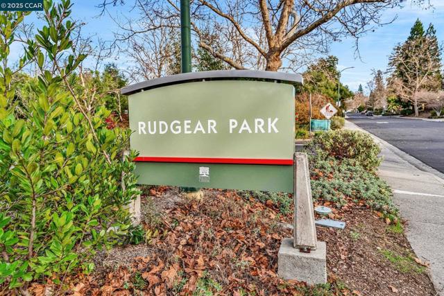 1092 Hillendale Ct, Walnut Creek CA: https://media.crmls.org/mediaz/87b4349f-af05-4261-9229-ebd884b088ee.jpg
