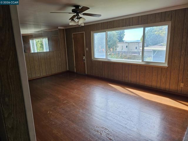 Image 26 of 38 For 627 Kern St  