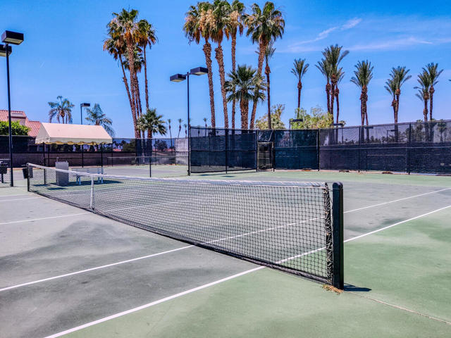 153 Desert Falls E Drive, Palm Desert CA: https://media.crmls.org/mediaz/87b58b2a-f61e-4d1a-9f8a-dbf6d2dc7b05.jpg
