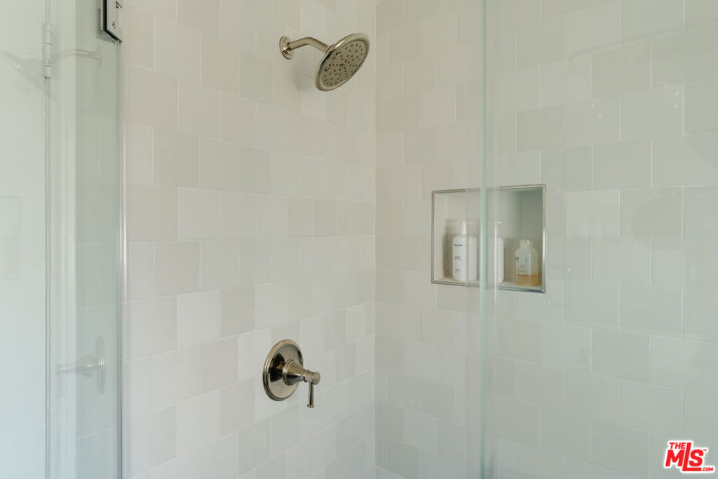 https://media.crmls.org/mediaz/87b62bac-32ad-4254-8b12-e96c2c4bdfbb.jpg?preset=X-Large