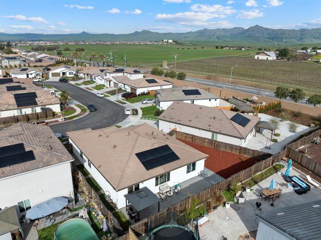 2111 Rosewood Drive, Hollister CA: https://media.crmls.org/mediaz/87b63466-13e5-4d0f-92c3-5ca45dd95505.jpg