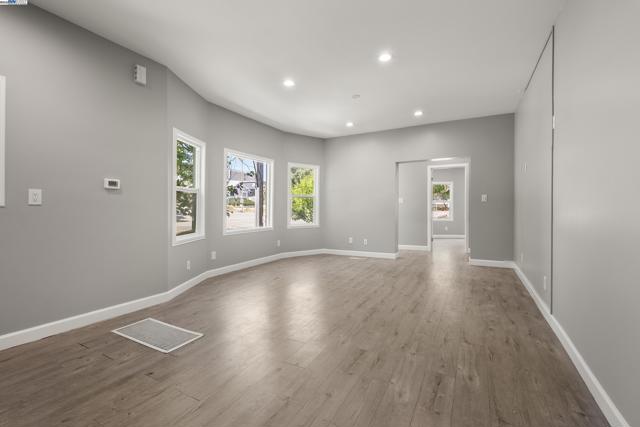 193 W Macarthur Blvd, Oakland CA: https://media.crmls.org/mediaz/87b6653a-f661-4b7f-b6ff-d6278b896600.jpg