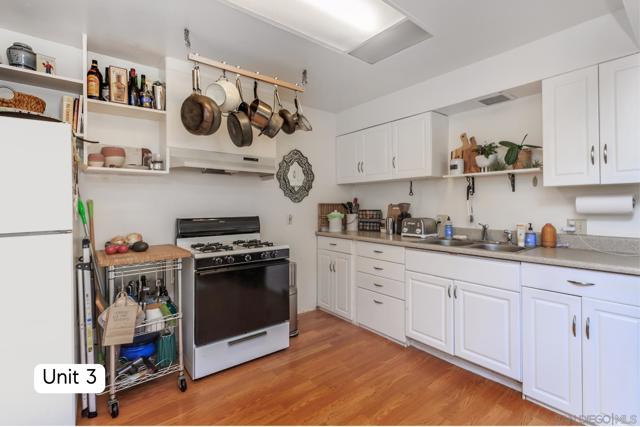 647 San Dieguito Dr., Encinitas CA: https://media.crmls.org/mediaz/87b66975-b966-47f0-bdfa-94f2548ba387.jpg