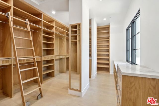 4261 Temma Court, Calabasas CA: https://media.crmls.org/mediaz/87b68c34-b132-4b9a-82d7-712a51f7e380.jpg