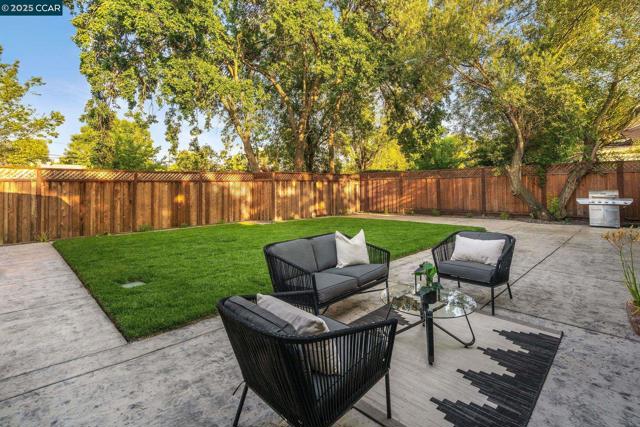 1961 Ardith Dr, Pleasant Hill CA: https://media.crmls.org/mediaz/87b6adde-9a27-409d-8cc1-d2d5b41a74de.jpg